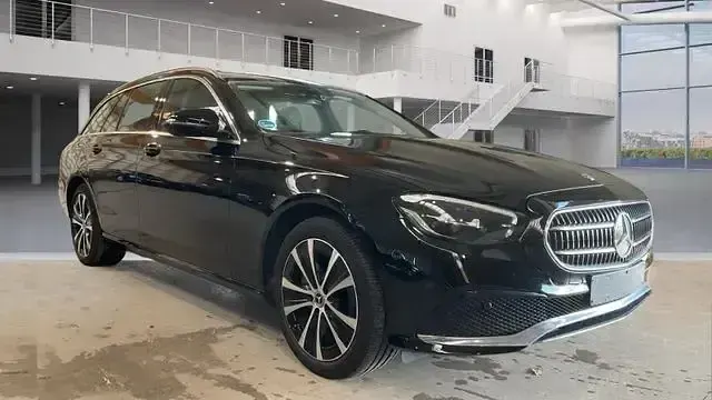 Używany Mercedes E300 320 KM (235 kW) 2021 Czarny Kombi