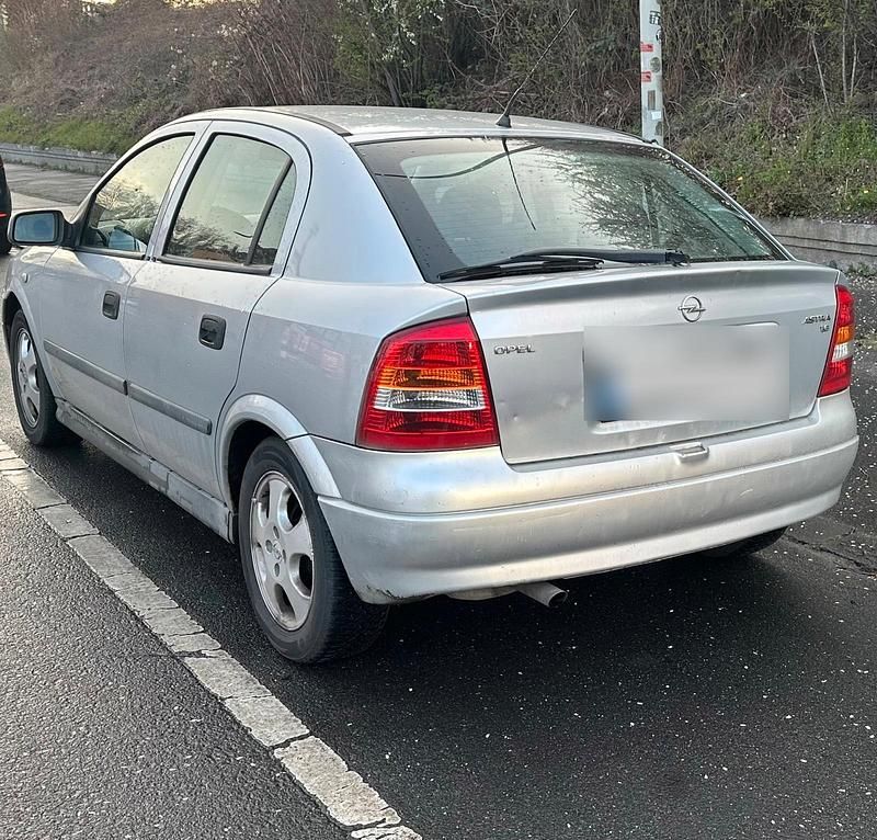 Gebraucht Opel Astra 75 PS (55 kW) 1998 Silber Limousine