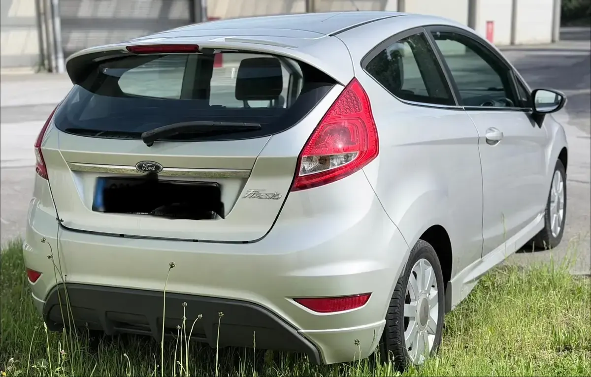 Usata Ford Fiesta 60 CV (44 kW) 2009 Argento Utilitaria