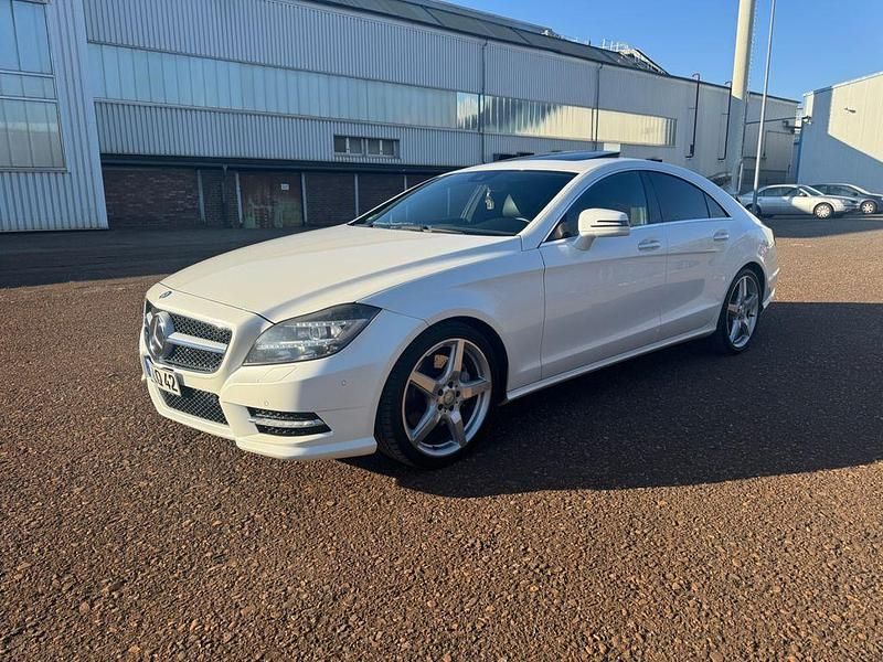 Weiß Gebraucht 2012 Mercedes CLS350 AMG Coupé | 19.600 € (Fairer Preis) - Bild 1/4