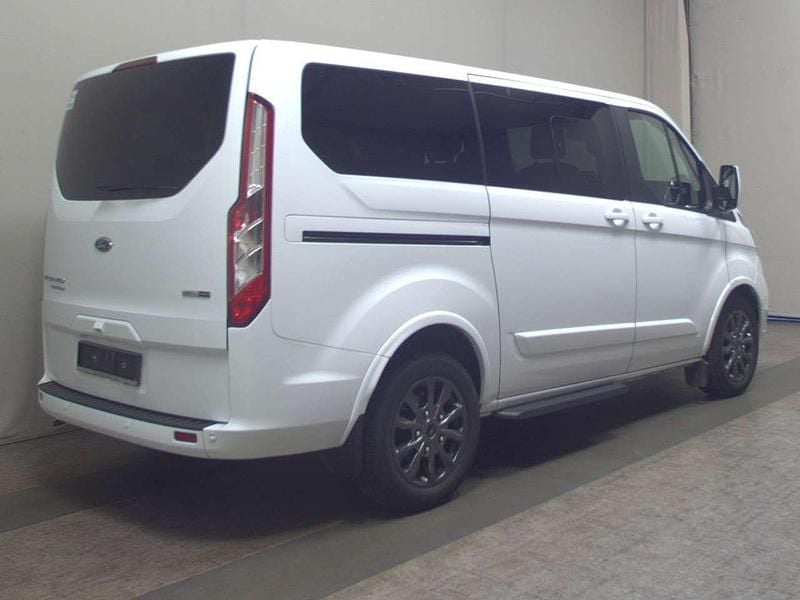 Gebraucht Ford Tourneo Custom Titanium 185 PS (136 kW) 2022 Weiss Van