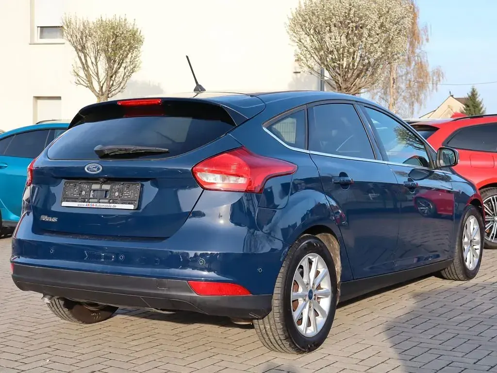Używany Ford Focus Titanium 120 KM (88 kW) 2017 Niebieski Sedan/Limuzyna