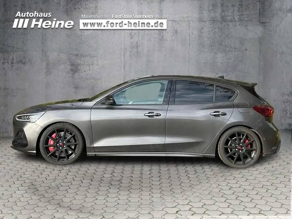 Gebraucht Ford Focus ST 280 PS (205 kW) 2023 Magnetic grau metallic Limousine