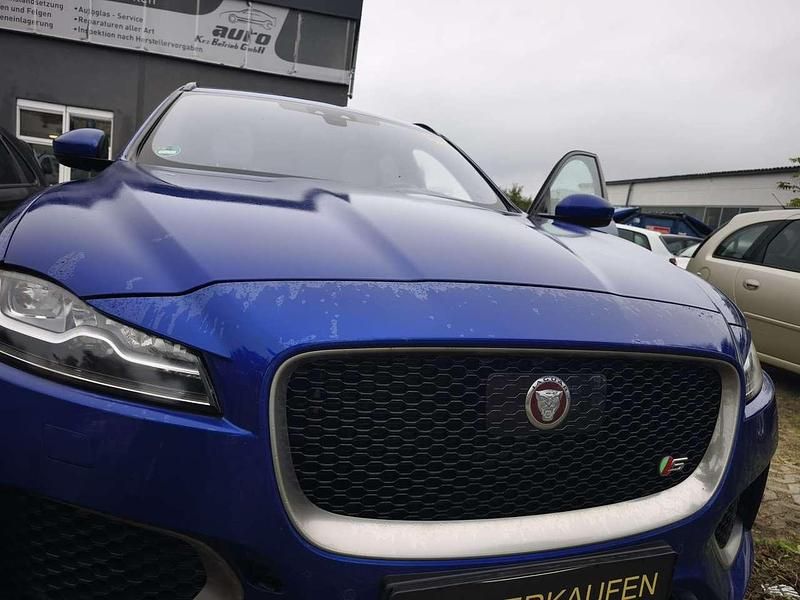 Blau Gebraucht 2016 Jaguar F-Pace First Edition SUV | 16.500 € - Bild 1/4