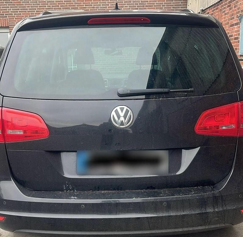 Second-hand VW Sharan 140 CP (102 kW) 2012 Negru Monovolum