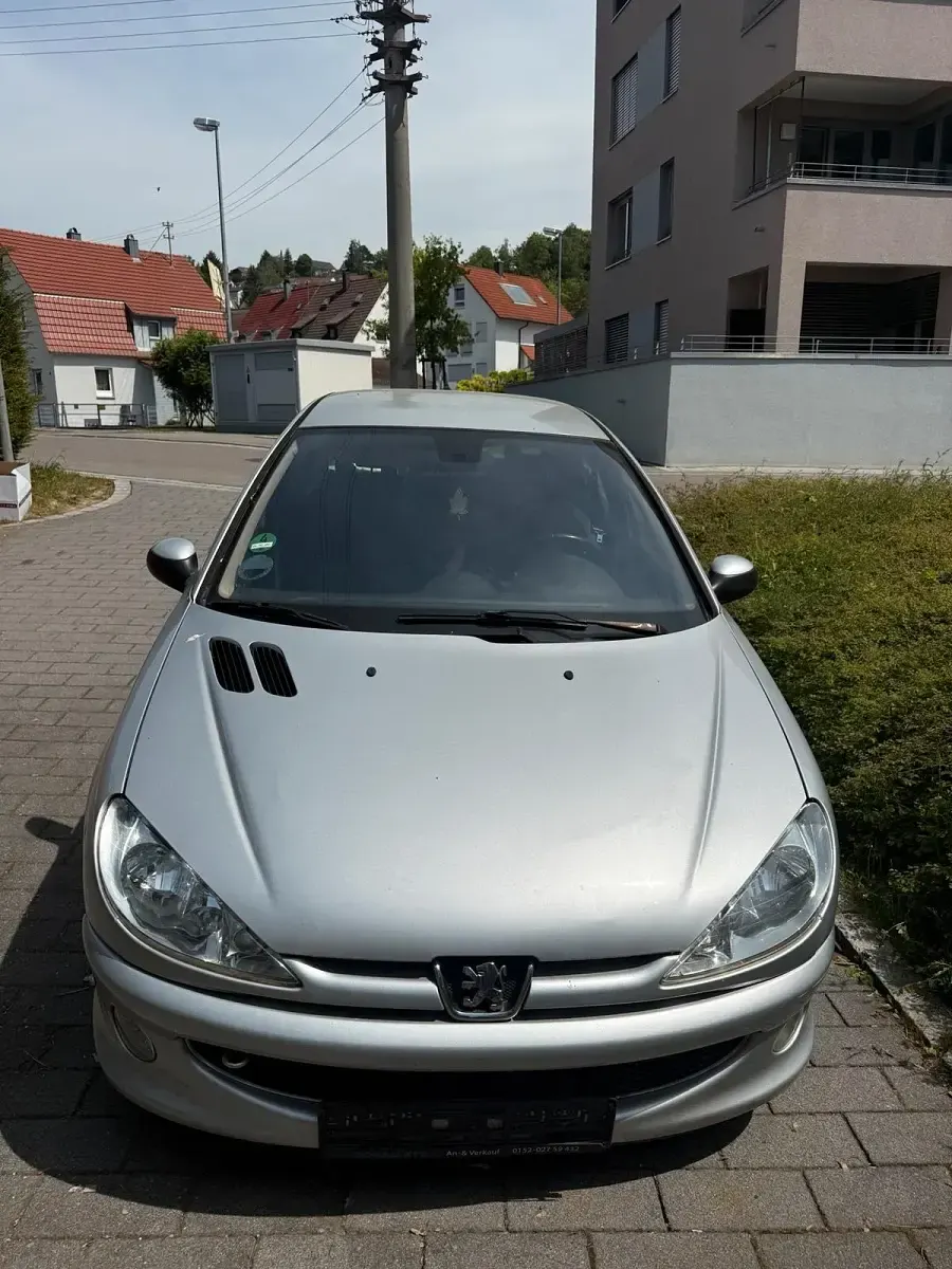 Gebraucht Peugeot 206 Tendance 80 PS (58 kW) 2007 Silber Kleinwagen