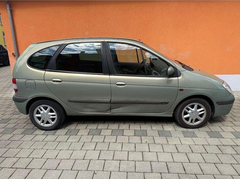 Second-hand Renault Scénic Expression 107 CP (78 kW) 2002 Verde Monovolum