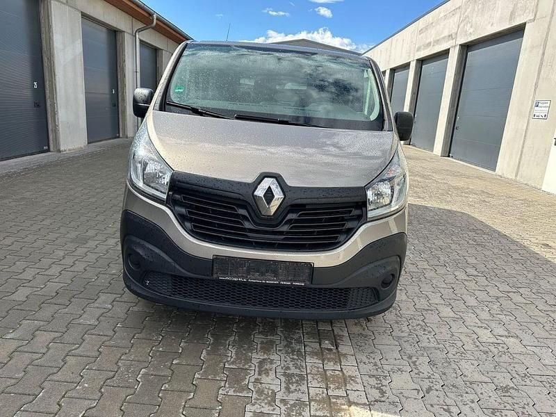 Braun Gebraucht 2018 Renault Trafic Van | 5.900 € (Guter Preis) - Bild 1/4