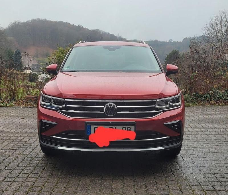 Rot Gebraucht 2023 VW Tiguan SUV | 32.500 € (Superpreis) - Bild 1/4