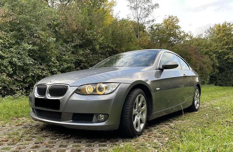 Grau Gebraucht 2008 BMW 330 Coupé | 14.900 € (Guter Preis) - Bild 1/4