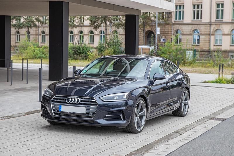 Blau Gebraucht 2017 Audi A5 Ambiente Limousine | 18.100 € (Guter Preis) - Bild 1/4