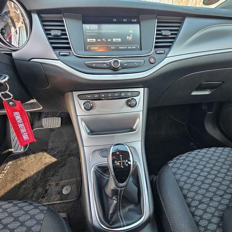 Gebraucht Opel Astra Eco 105 PS (77 kW) 2017 Grau Limousine