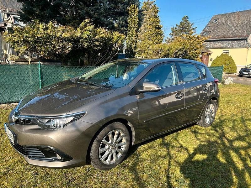 Gebraucht Toyota Auris Executive 116 PS (85 kW) 2016 Grau Limousine
