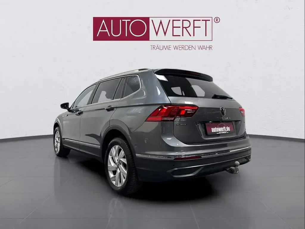 Gebraucht VW Tiguan Allspace Life 193 PS (141 kW) 2024 Grau SUV