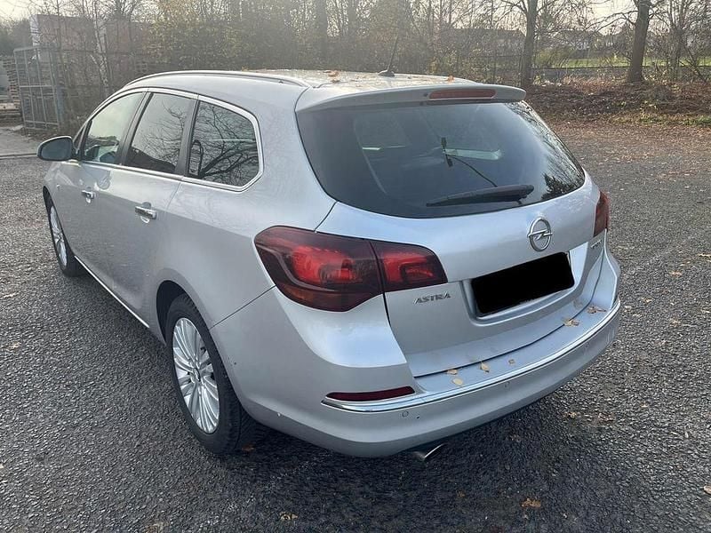 Silber Gebraucht 2013 Opel Astra Active Limousine | 4.800 € (Superpreis) - Bild 1/4