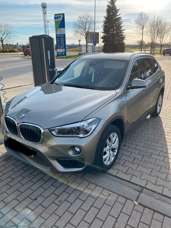 Silber Gebraucht 2016 BMW X1 Advantage SUV | 14.499 € (Etwas zu teuer) - Bild 1/4