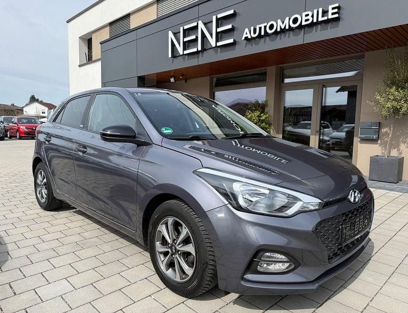 Gebraucht Hyundai i20 Advantage 84 PS (61 kW) 2020 Silber Kleinwagen