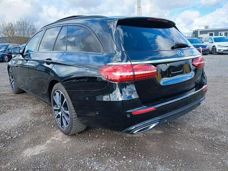 Gebraucht Mercedes E300 265 PS (194 kW) 2021 Schwarz Limousine