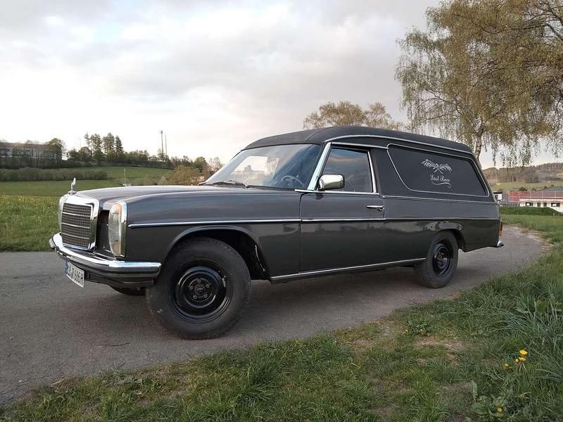 Gebraucht Mercedes W114 150 PS (110 kW) 1975 Grau Kleinwagen