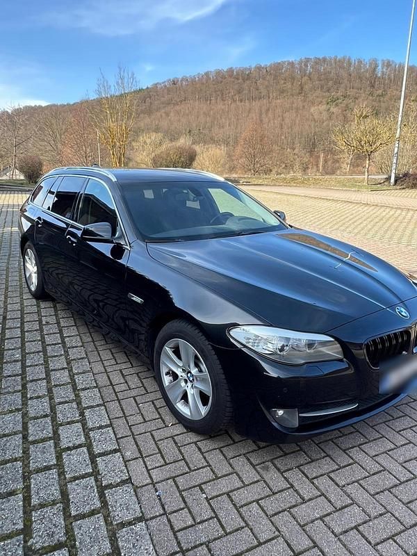 Gebraucht BMW 520 184 PS (135 kW) 2012 Schwarz Kombi