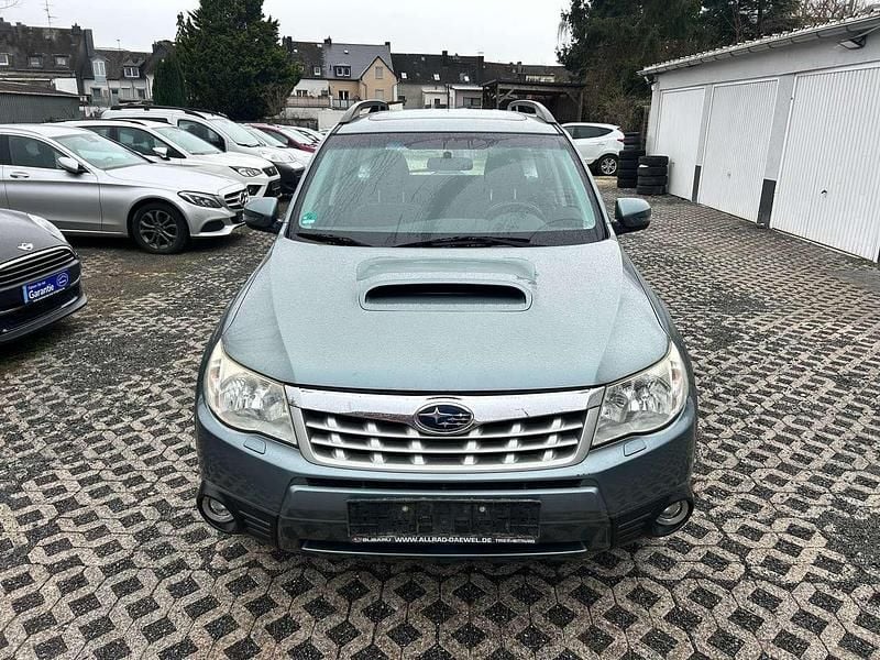 Gebraucht Subaru Forester Active 147 PS (108 kW) 2011 Silber SUV