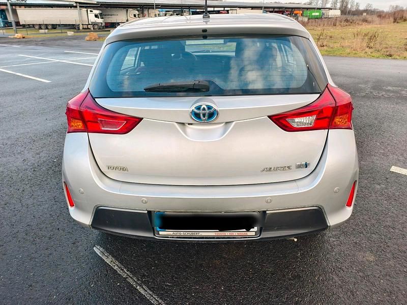 Gebraucht Toyota Auris Hybrid Edition 136 PS (100 kW) 2013 Silber Kleinwagen