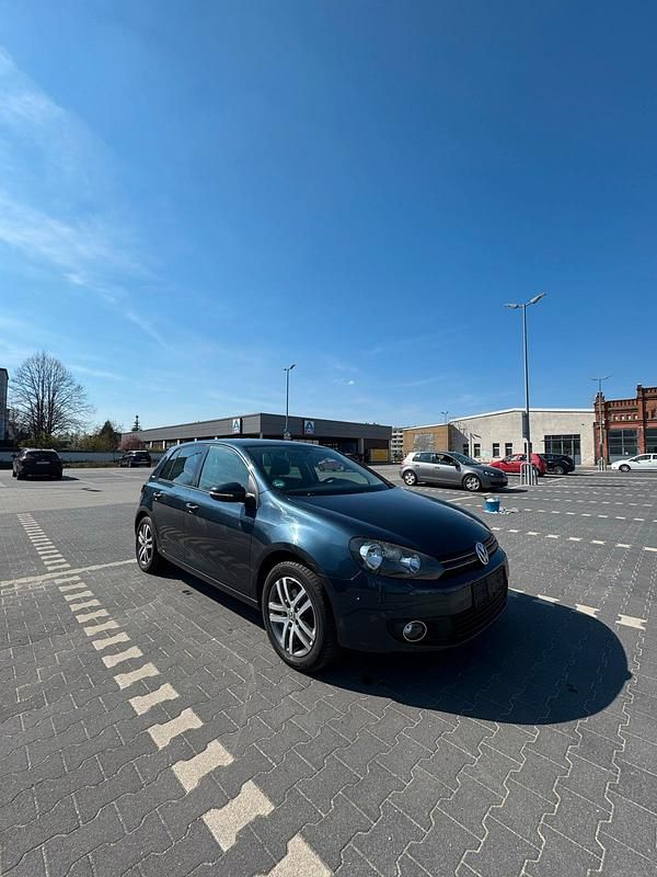 Gebraucht VW Golf VI 105 PS (77 kW) 2010 Blau Kleinwagen