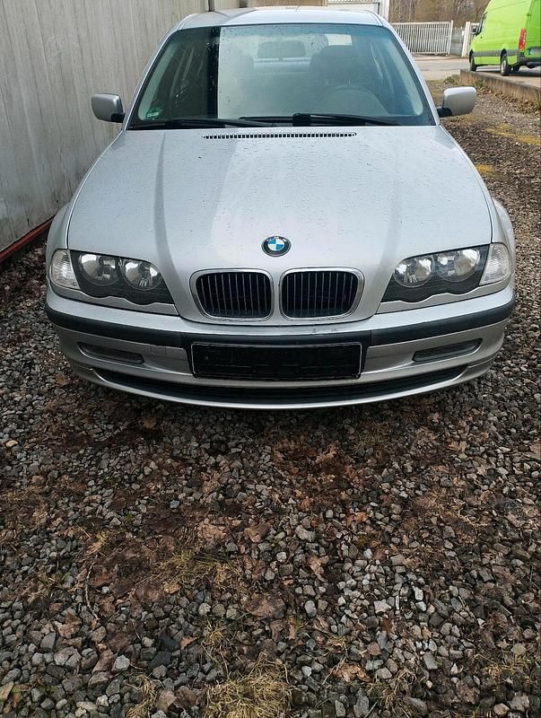 Gebraucht BMW 320 150 PS (110 kW) 1998 Silber Limousine