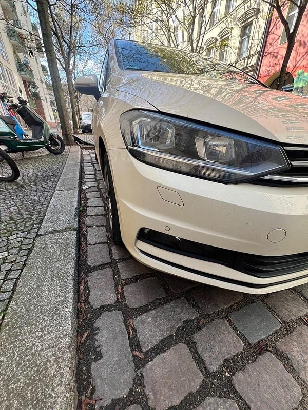 Second-hand VW Touran 2017 Galben Monovolum