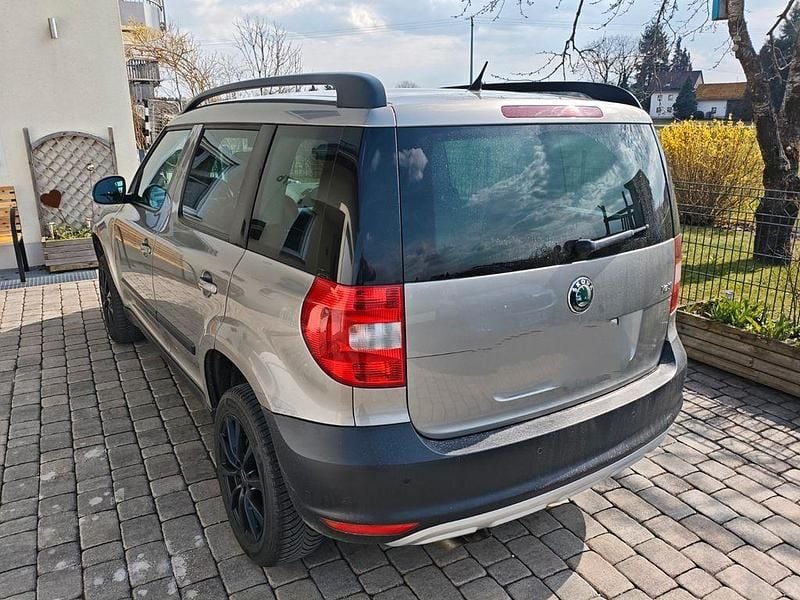 Gebraucht Skoda Yeti 110 PS (80 kW) 2011 Grau SUV