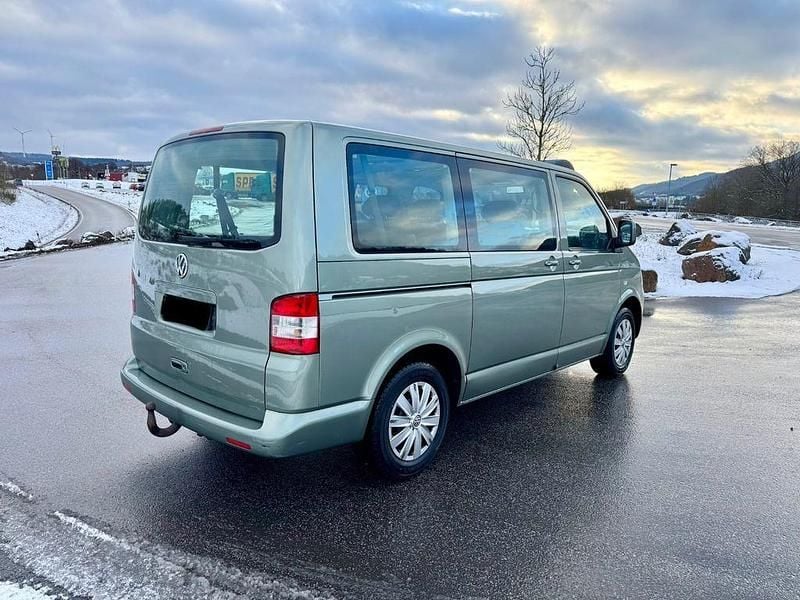 Gebraucht VW Caravelle 131 PS (96 kW) 2006 Grün Van / Kleinbus