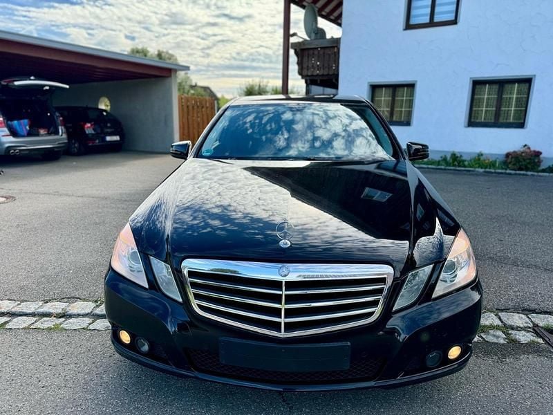 Schwarz Gebraucht 2009 Mercedes E350 Limousine | 5.500 € (Superpreis) - Bild 1/4