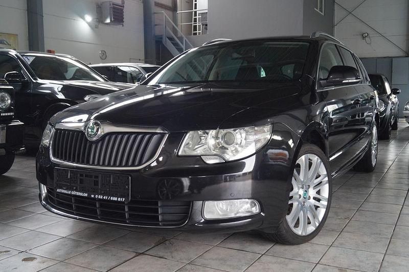 Gebraucht Skoda Superb Ambition 160 PS (117 kW) 2012 Schwarz Kombi