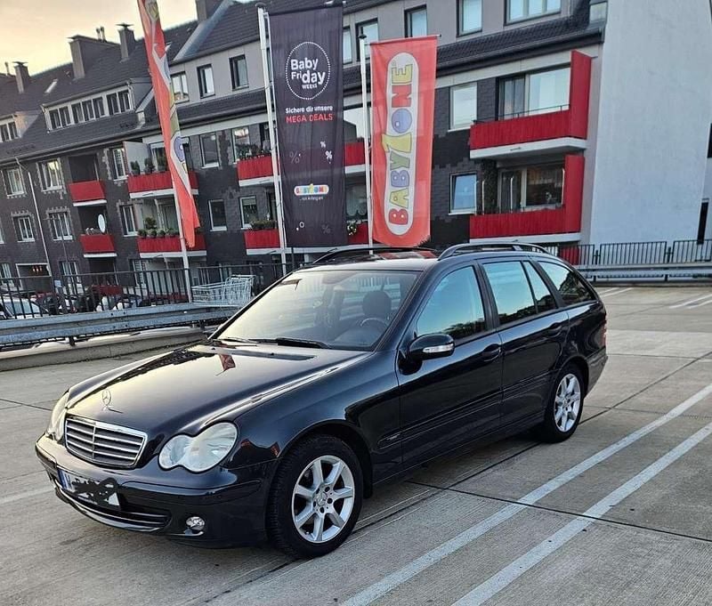 Blau Gebraucht 2005 Mercedes C180 Classic Kombi | 3.999 € (Fairer Preis) - Bild 1/4