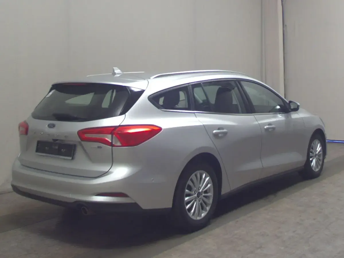 Używany Ford Focus Titanium 125 KM (91 kW) 2021 Srebrny Kombi