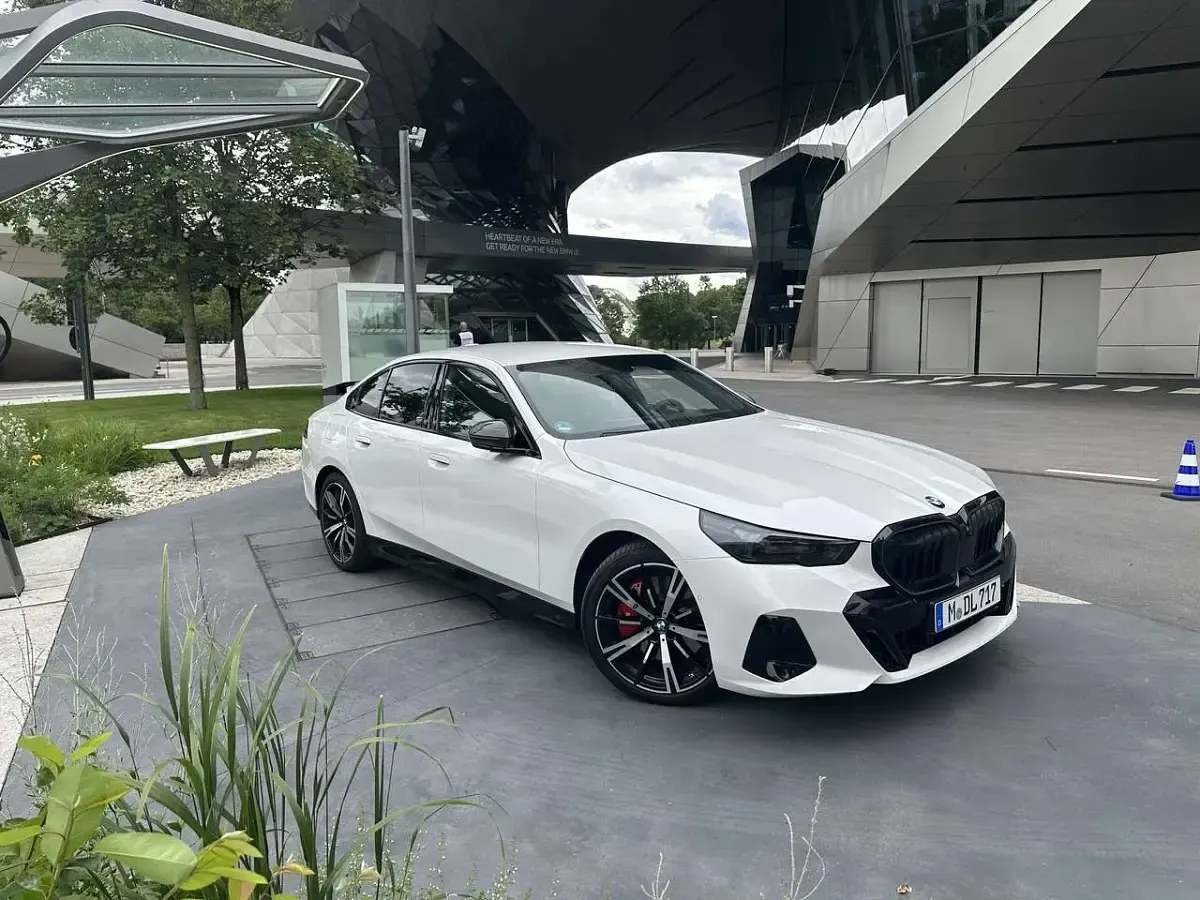 Gebraucht BMW 540 M Sport 303 PS (222 kW) 2025 Weiß Limousine