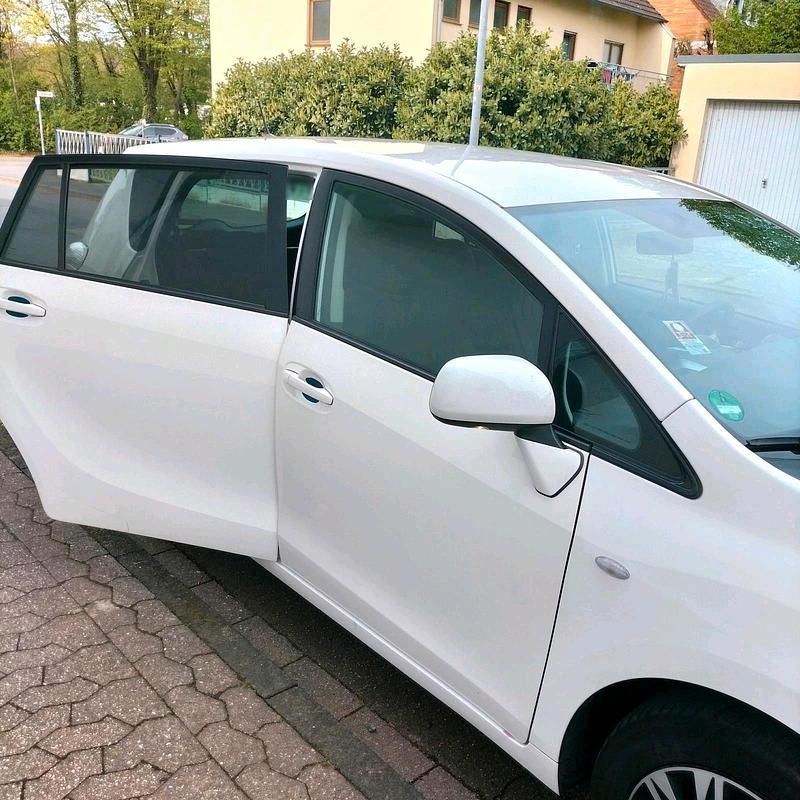 Gebraucht Toyota Verso 122 PS (89 kW) 2012 Weiß Van / Kleinbus