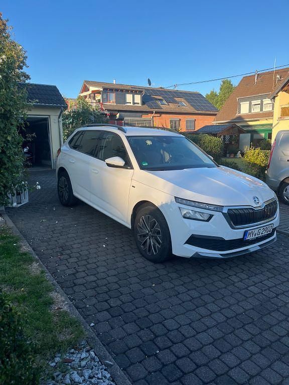 Weiß Gebraucht 2021 Skoda Kamiq Clever SUV | 19.499 € (Teuer) - Bild 1/4