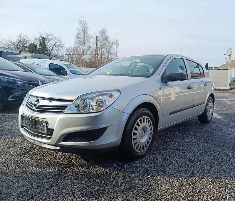 Gebraucht Opel Astra Selection 90 PS (66 kW) 2009 Silber Limousine