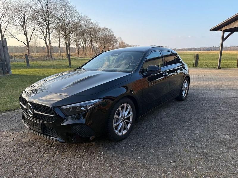 Gebraucht Mercedes A200 163 PS (119 kW) 2025 Schwarz Limousine