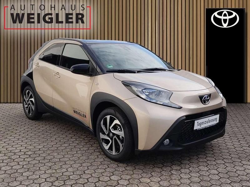 Gebraucht Toyota Aygo X Team 72 PS (52 kW) 2025 Ginger beige metallic SUV