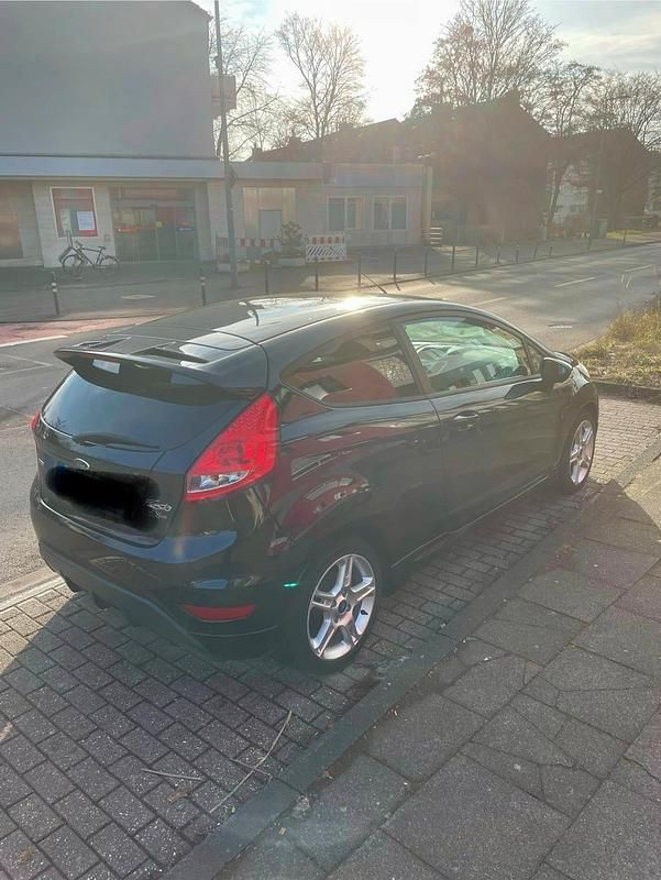 Gebraucht Ford Fiesta 95 PS (69 kW) 2010 Schwarz Kleinwagen