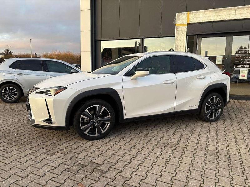Gebraucht Lexus UX 250h 184 PS (135 kW) 2022 Sonic white SUV