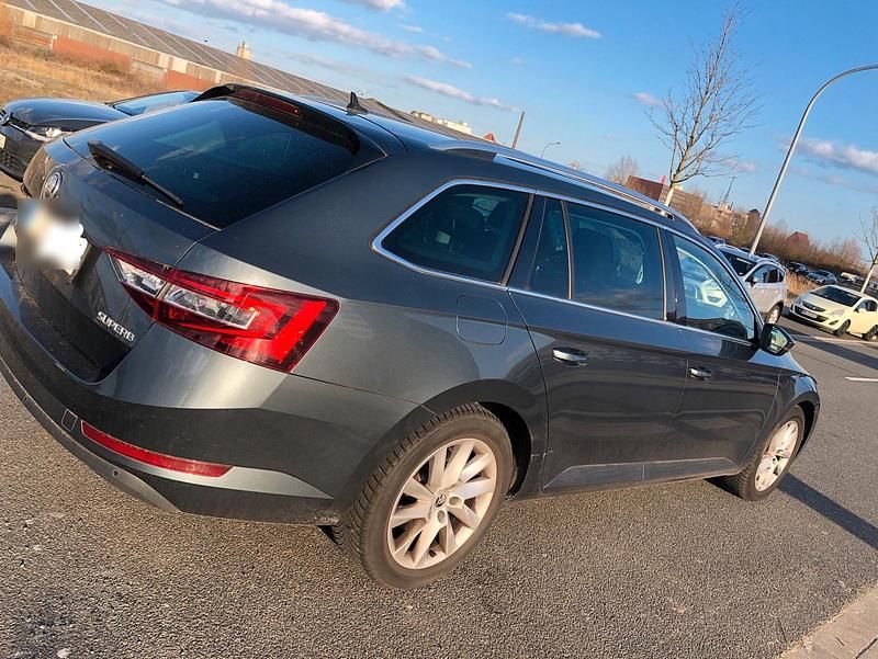 Gebraucht Skoda Superb 190 PS (139 kW) 2017 Grau Kombi