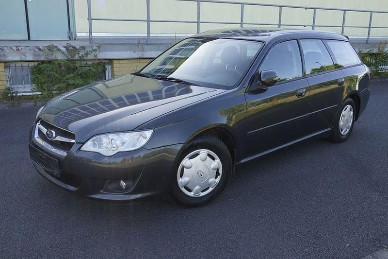 Grau Gebraucht 2007 Subaru Outback Active SUV | 3.999 € (Teuer) - Bild 1/4