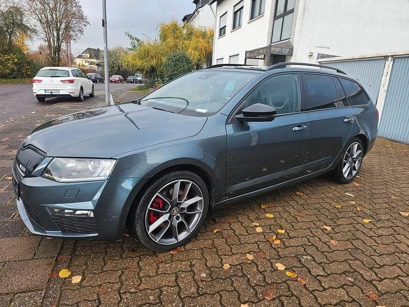 Grau Gebraucht 2016 Skoda Octavia RS Kombi | 11.450 € (Superpreis) - Bild 1/4