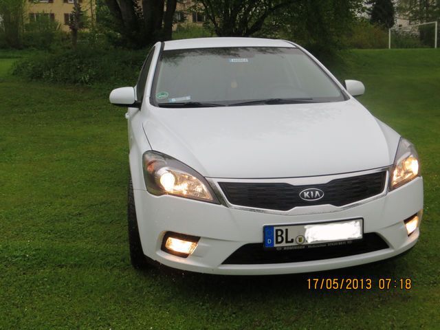 Gebraucht Kia Ceed Spirit 156 PS (114 kW) 2011 Weiß Kleinwagen