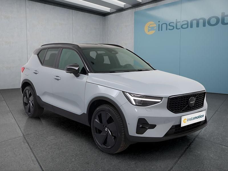 Neu Volvo XC40 197 PS (144 kW) 2025 Grau SUV