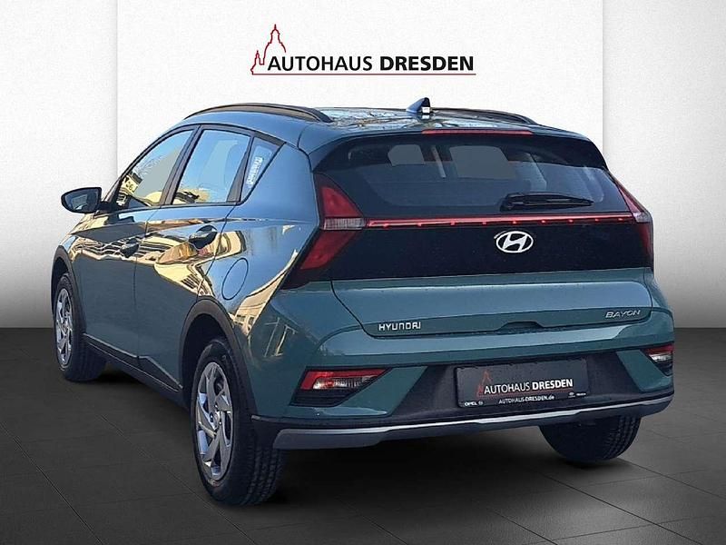 Neu Hyundai Bayon Select 101 PS (74 kW) 2025 Mangrove green / mic SUV