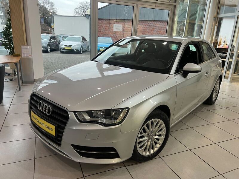 Silber Gebraucht 2013 Audi A3 Ambiente Limousine | 6.290 € (Guter Preis) - Bild 1/4